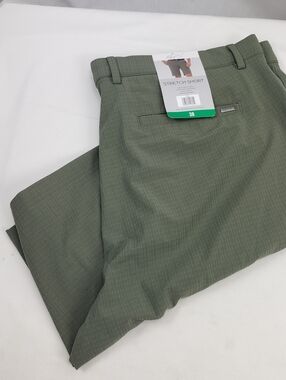 Greg Norman Shorts Mens 38 Green Flat Front Casual Stretch NWT
